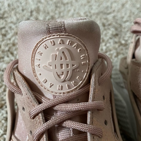 Nike Air Huarache Run Particle Beige Metallic Pink Size 10 - Picture 12 of 13